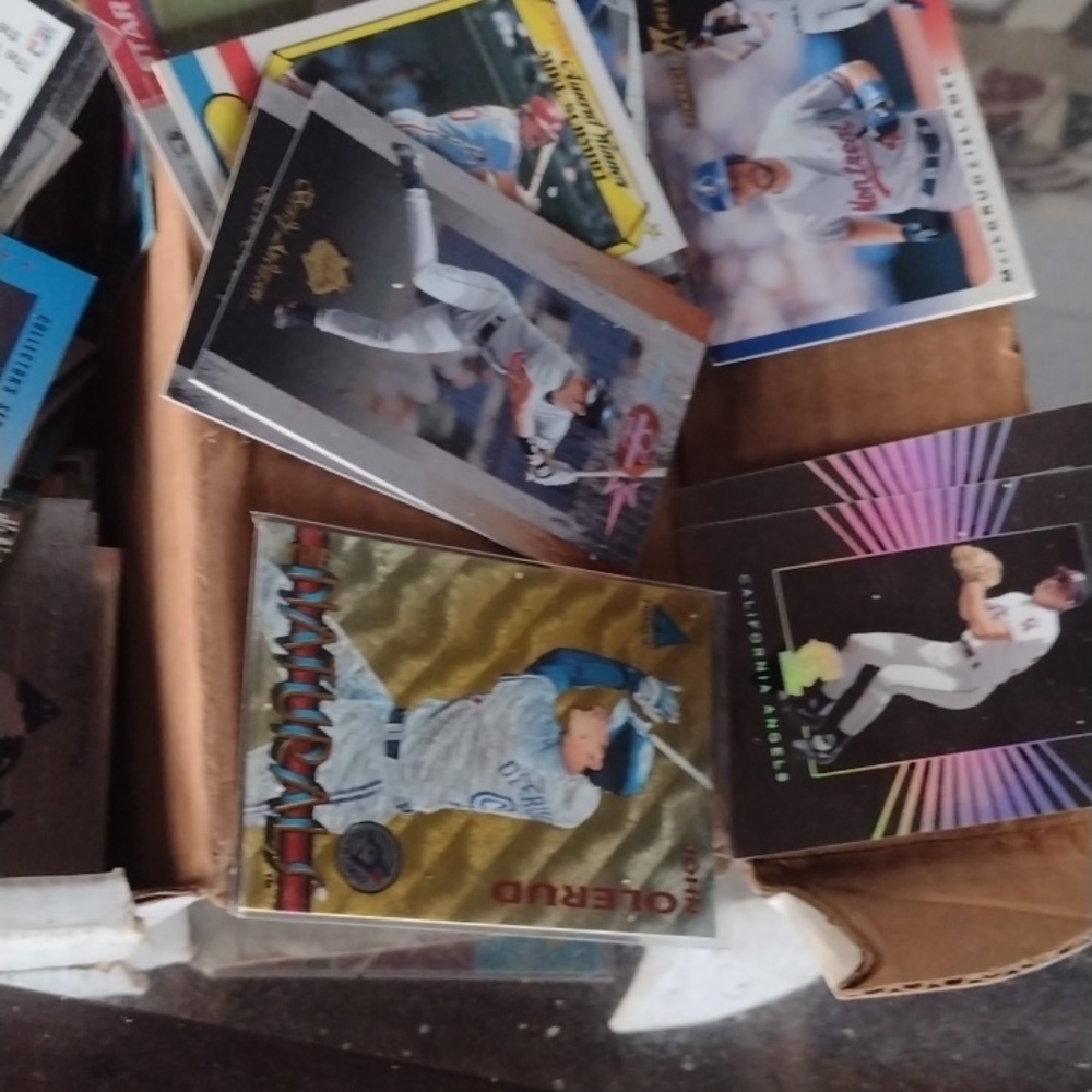 Assorted Sports Trading Cards Collection - Picture 2 of 6